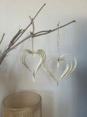 Dekoherzen aus Buchseiten